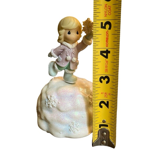 ❄️ Precious Moments 2008 Girl With Snowflake Rotating Musical Figurine | 990012 - Picture 8 of 8